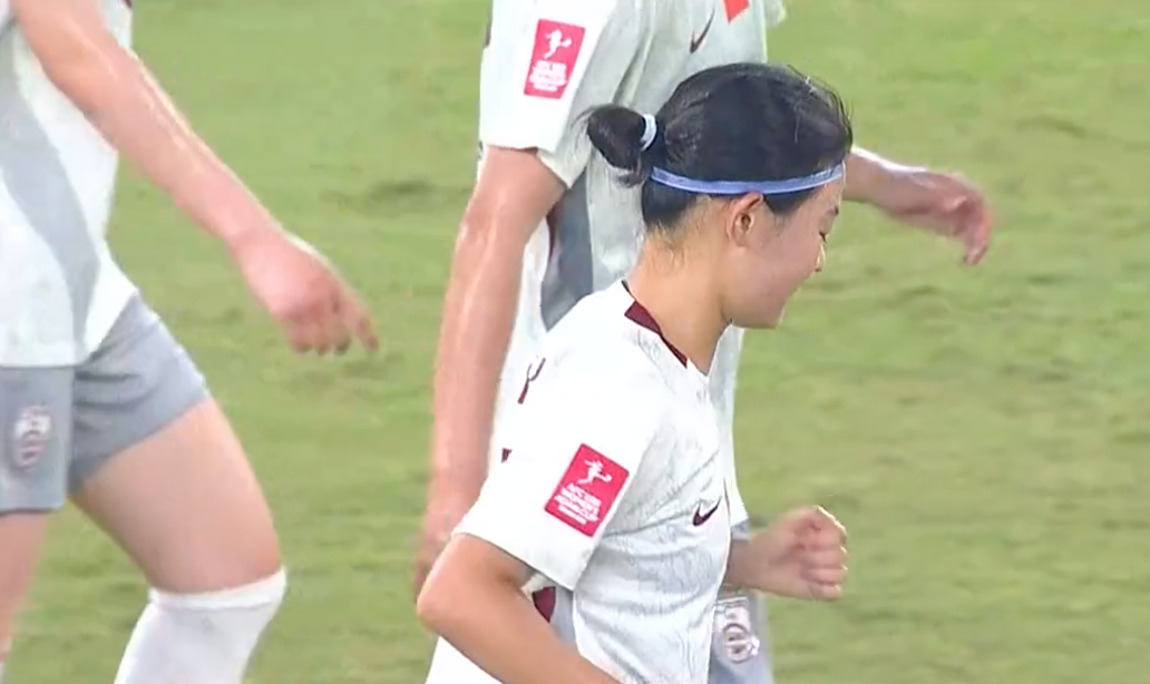 开云体育-半场1-0！女足U20吊打泰国，肖亚飞“惊天远射”破门，取胜没悬念