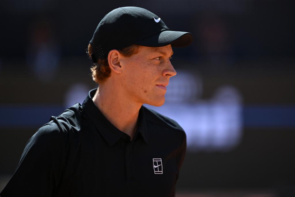 开云体育官方网站-打破费德勒纪录直追德约,红土场上迎来辛纳的“一枝独秀”